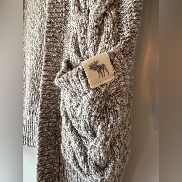 Abercrombie Kids gray Cable Knit Hooded Cardigan 5/6 - Picture 2 of 5